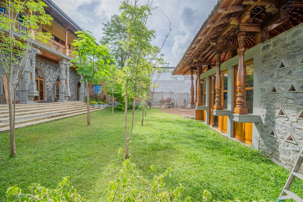 A Unique Real For Sale photo 5