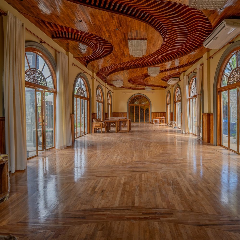 A Unique Real For Sale photo 6