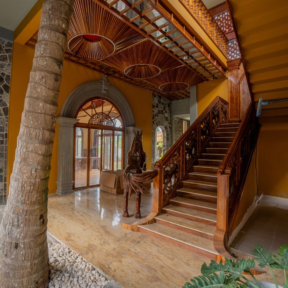 A Unique Real For Sale photo 9