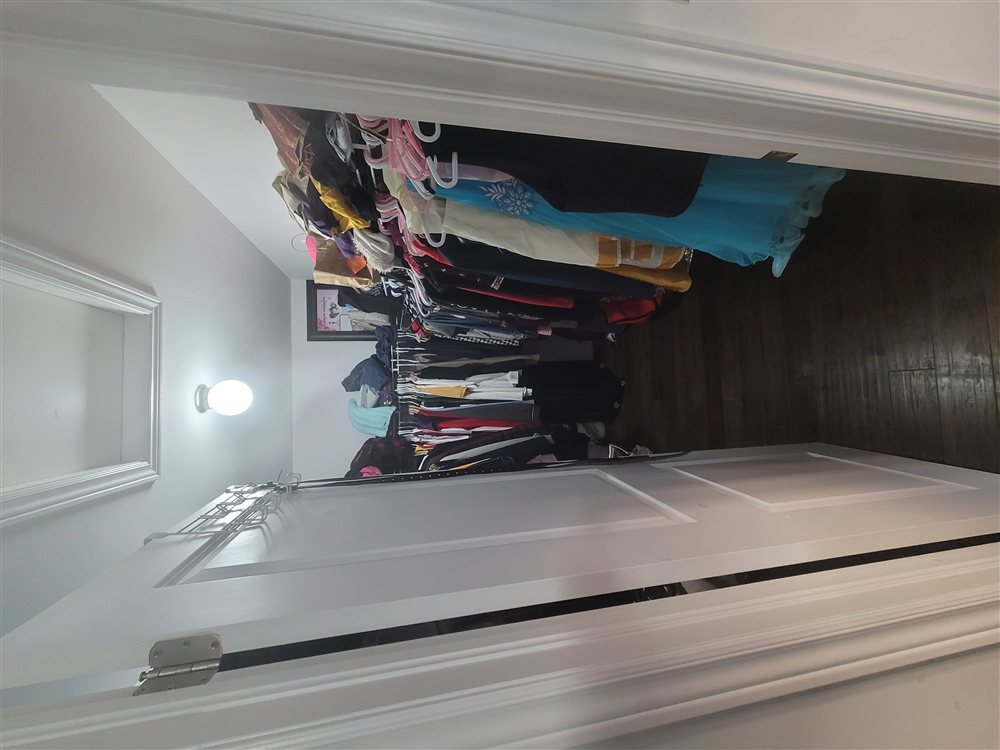 Private room for rent with attached washroom photo 5