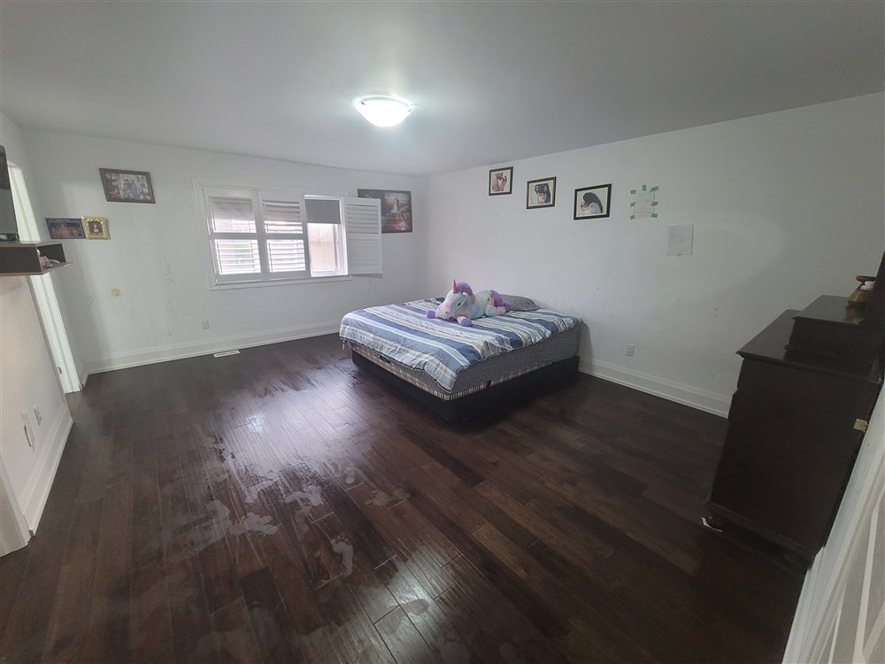 Private room for rent with attached washroom photo 1
