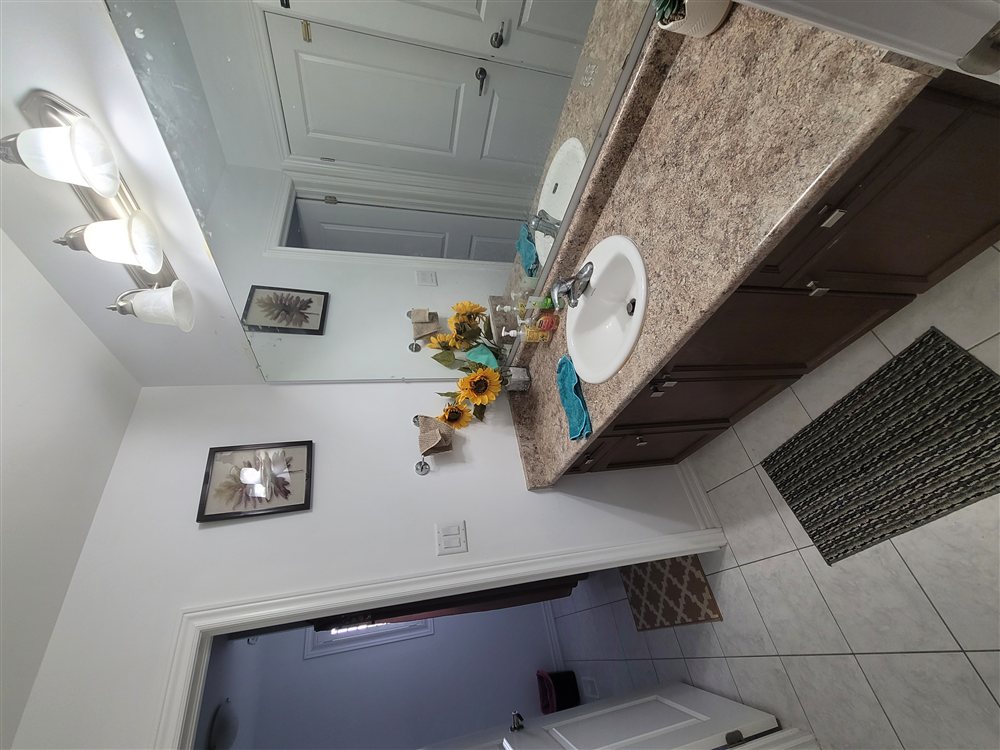 Private room for rent with attached washroom photo 6